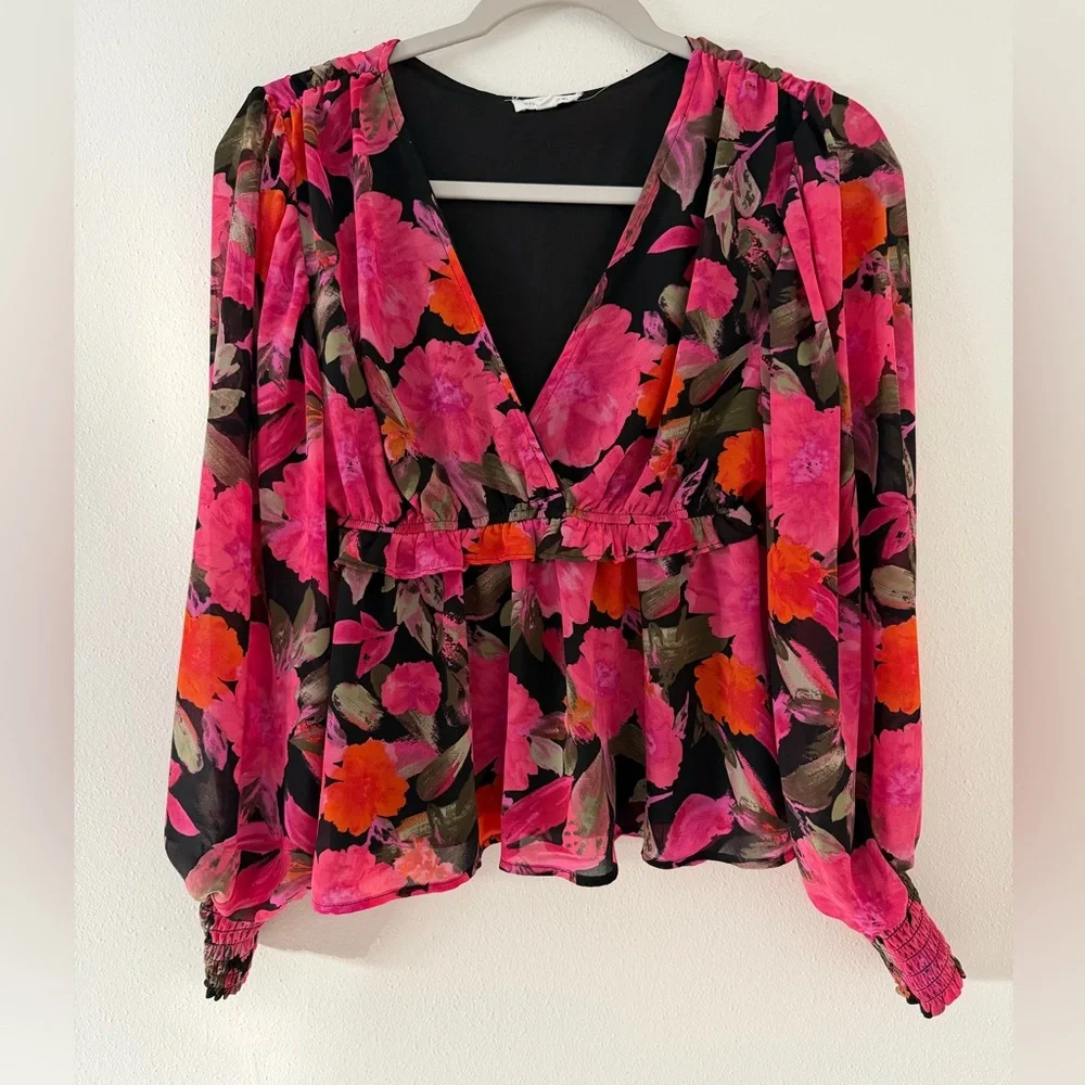 NWOT Blu Pepper Floral Cinched Waist blouse size small - Picture 7 of 10